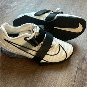 Nike Black and White Training Sneakers